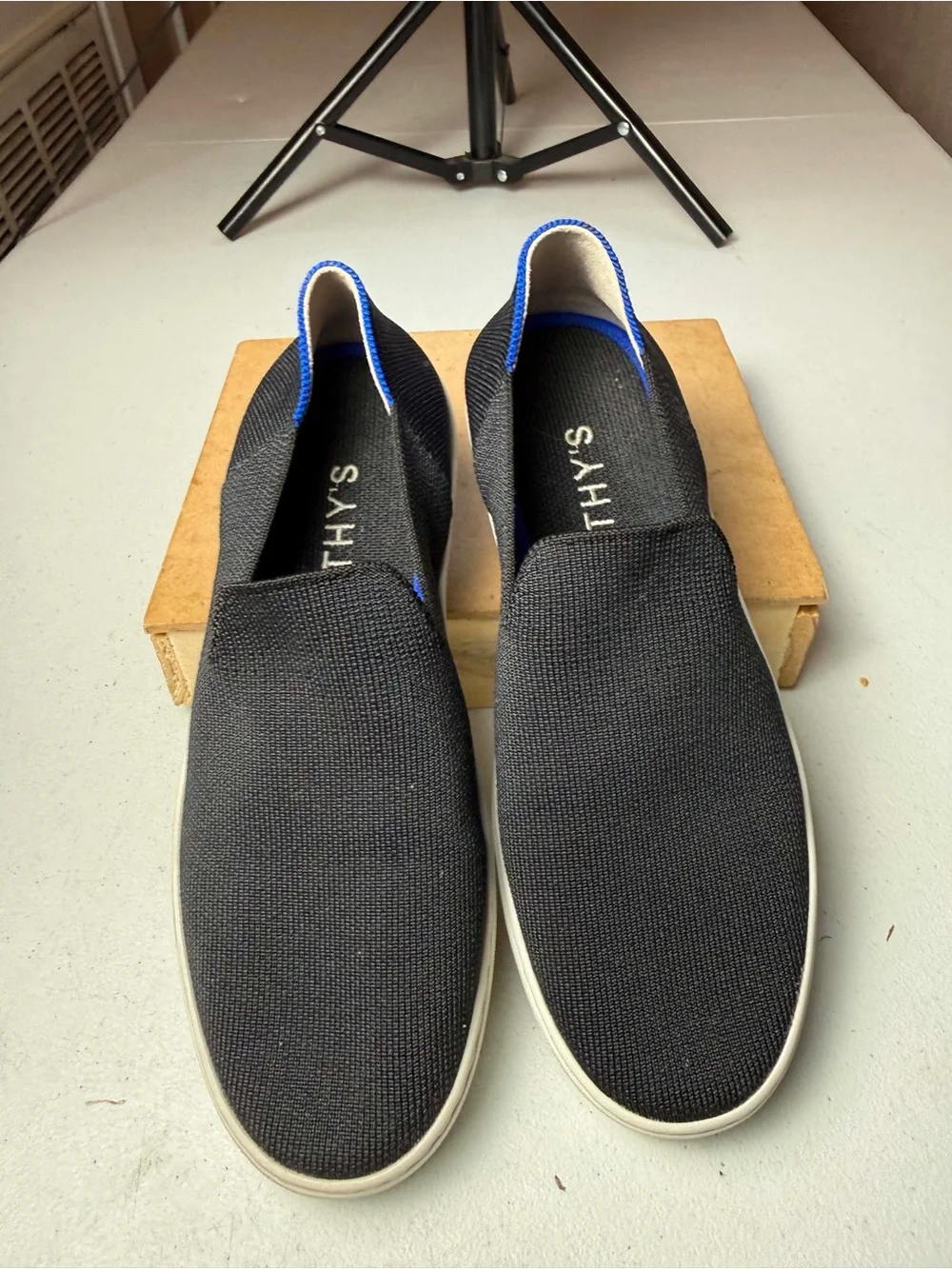 ROTHY'S US Sz 8.5 THE SNEAKER BLACK BLUE SLIP ON LUXURY SNEAKERS SHOES
